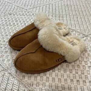 UGG Women’s Scuffette II Slippers in Chestnut